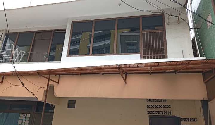 Rumah Tempat Tinggal + Kost 6 Pintu Samping Kampus Trisakti & Rs Sumber Waras, Akses Mobil Deket Pusat Niaga Grogol & Roxy Mas.