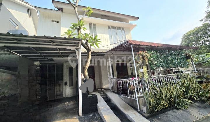 House Position Inside Hook in Cluster in Sector 9 Bintaro Jaya