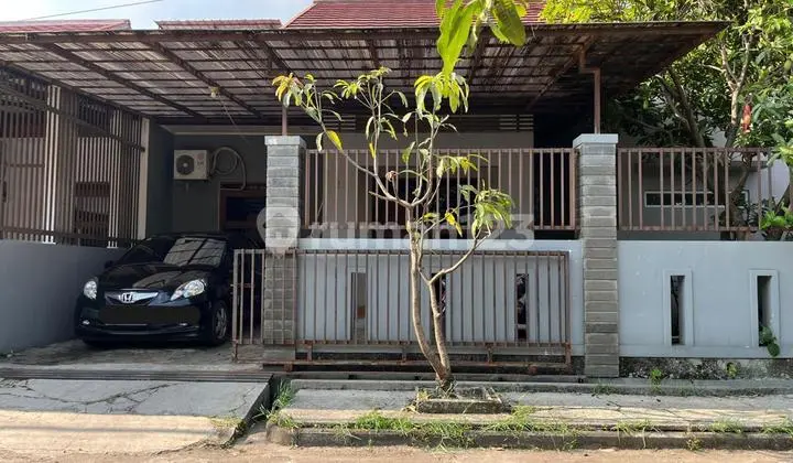 Wide 200 m2 Hook House in Setra Dago Complex Cheap Antapani