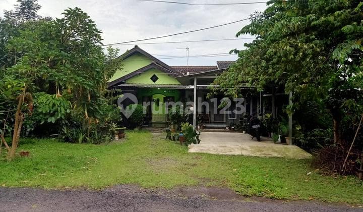 1-Story House in a Strategic and Productive Area, Suitable for Business in Cimahi.