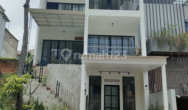 Rumah 4 Kamar Ada Kolam Renang Furnished Resor Dago Pakar Bandung