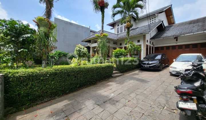 Rumah Mewah Full Furnished Dekat Tol Pasteur Setrasari Bandung