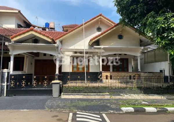 Luxurious Ready-to-Occupy Strategic House in Pesona Khayangan Depok