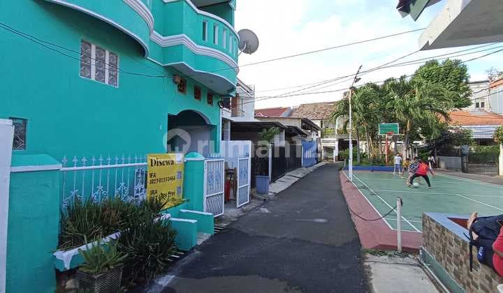 Rumah 2 Lantai 5 Kamar Tidur Disewakan di Tebet Barat Jaksel