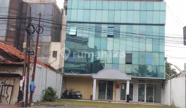 Dijual/Disewa Gedung Kantor 4 Lantai, Lokasi Komersial Ramai Usaha di Jl. Dewi Sartika Cawang, Dekat Mal Pgc Cililitan