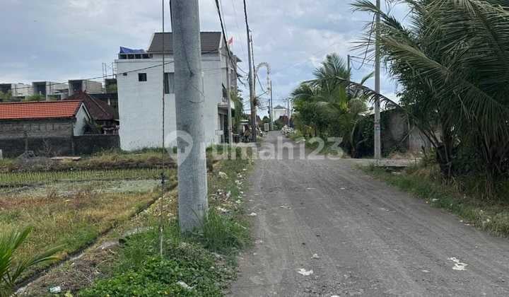 Tanah Jalan Kaki ke Pantai Seseh Mengwi Bali
