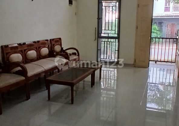 Rumah di Beverly, Disewakan 60 Juta Pertahun, Lokasi di Tengah Kota, Batam Centre