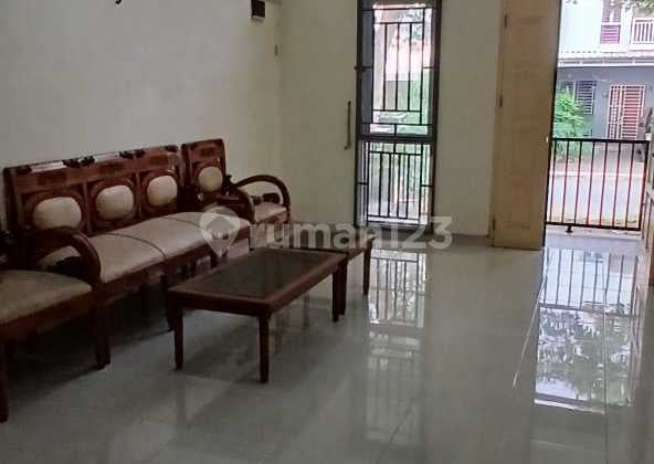 Rumah di Beverly, Disewakan 60 Juta Pertahun, Lokasi di Tengah Kota, Batam Centre