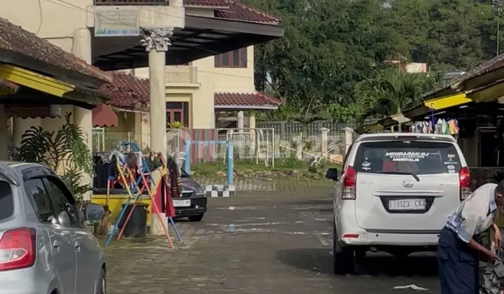 The Former Melati Hotel Building in Cipanas, Land Only
