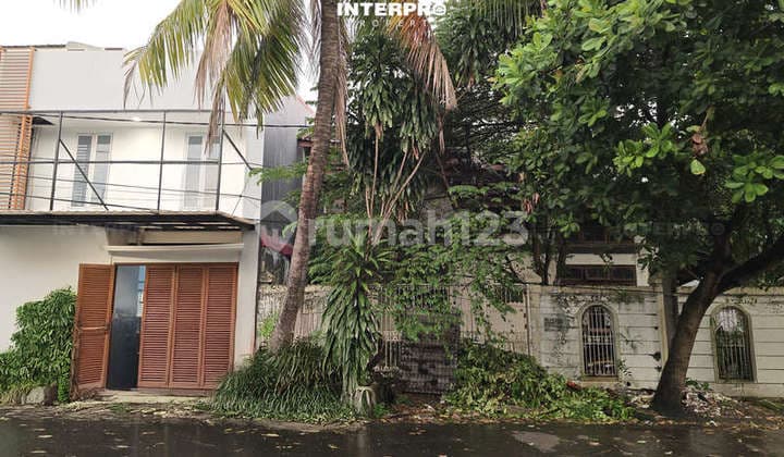 Rumah Hitung Tanah Jalan Lebar Dijual di Puri Indah