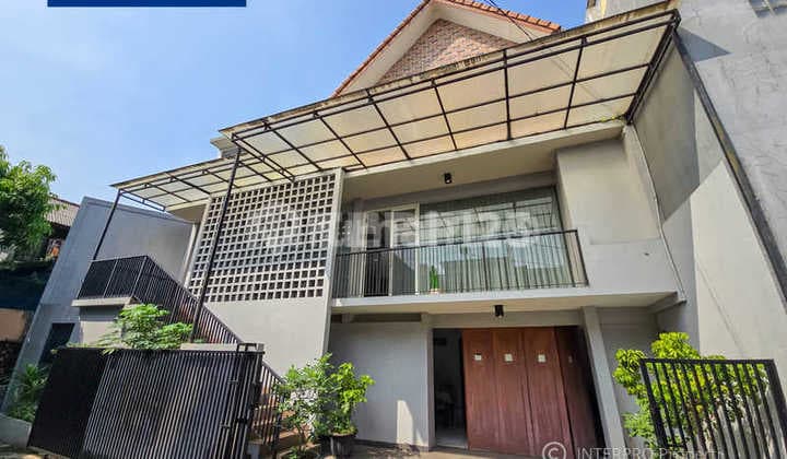 Rumah 3 Lantai Full Furnished Dijual Di Taman Meruya Ilir
