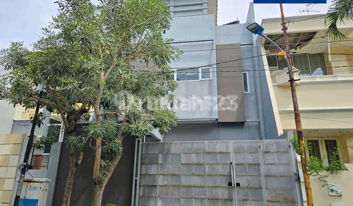 Rumah Siap Huni Semi Furnished 3 Lantai Dijual Di Green Garden