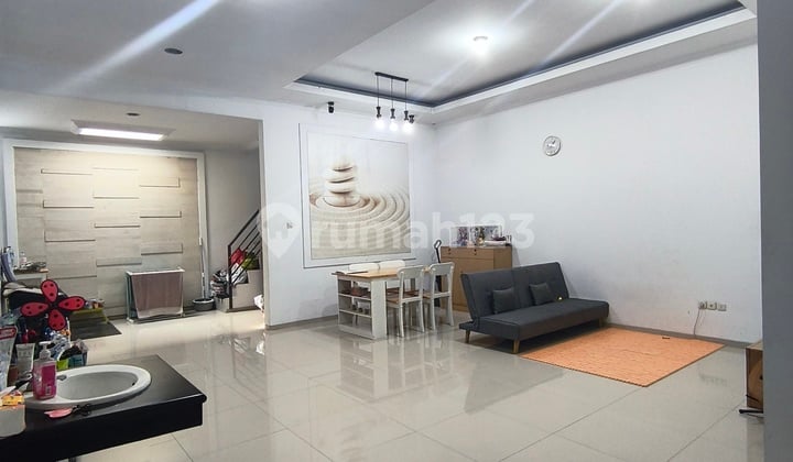 Well-Maintained Ready-to-Live House in Taman Holis Indah 1, Bandung City