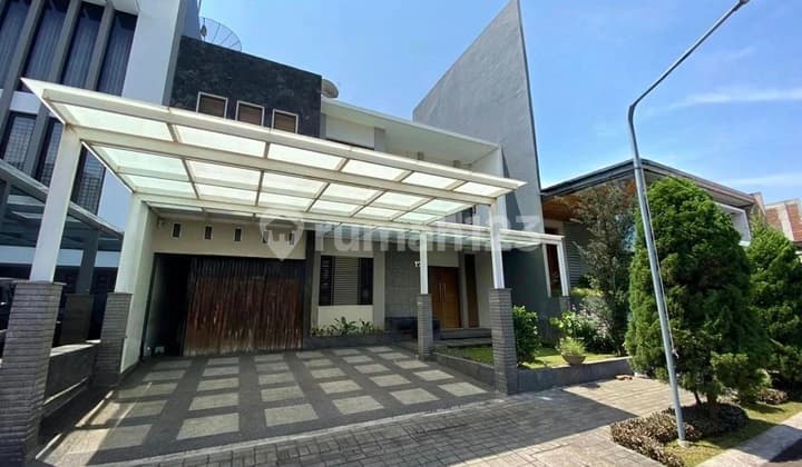 Luxurious 2-Story Singgasana Pradana House in Bandung City
