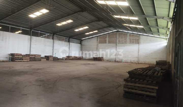 Gudang Bagus Dekat Akses Tol di Jalan Utama Batujajar Bandung