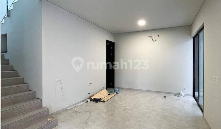 R74baru Gres Modern Kontemporer Di Manyar Tirtoasri