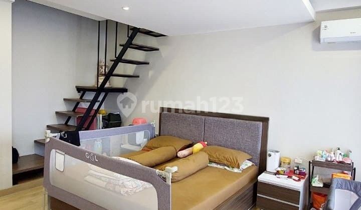 Mic - Awesome Fully Furnished!*House for Sale in Panjang Jiwo*✅️Well-Maintained, Ready to Occupy, Fully Furnished Like a New House✅️Two-Story Master Bedroom, Upper Room + Rooftop