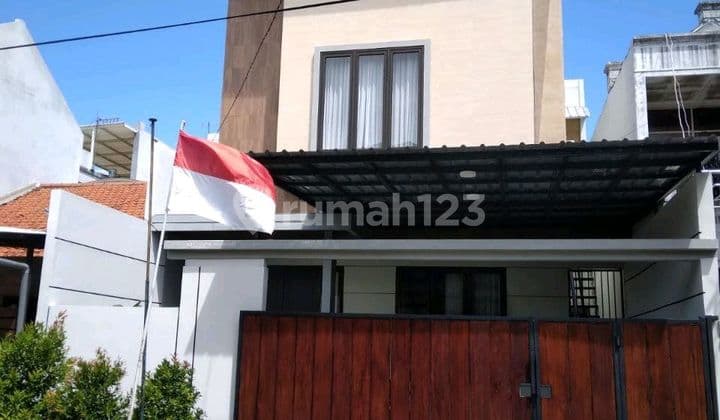 S10 Rumah Modern Minimalis Tenggilis Mejoyo