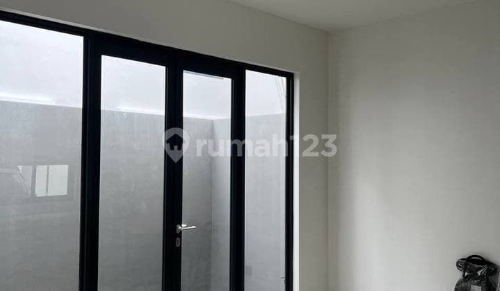 R112 Disewakan Rumah Baru Gres Di Amesta Living