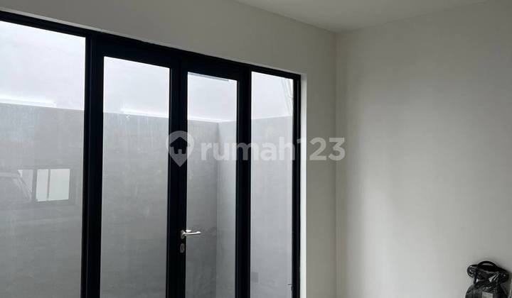 R112 Disewakan Rumah Baru Gres Di Amesta Living