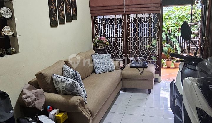 Rumah Cantik.2 Lantai di Taman. Cimanggu. Dekat. Pelayanan Kesehatan