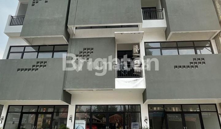 Di sewa Ruko Baru 3 Lantai dengan Gaya Arsitektur Moder yang Ramah Lingjungan di Lokasi Prime Pusat Kota Bogor, Cilendek Barat , Bogor Barat.