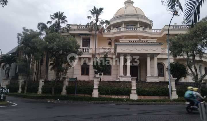 For Sale Luxury House in Raya Golf Citraland Surabaya