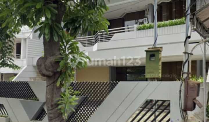 Dijual Rumah Mewah Strategis Jalan Embong Kenongo