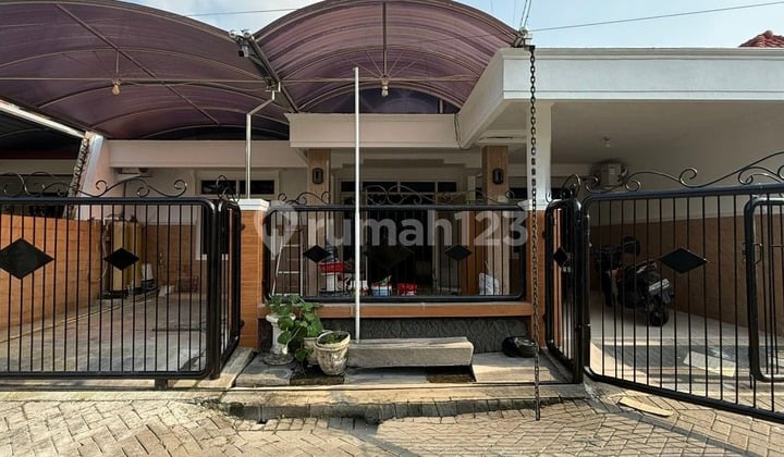 Disewakan Rumah Full Furnish Bergaya Modern Surabaya