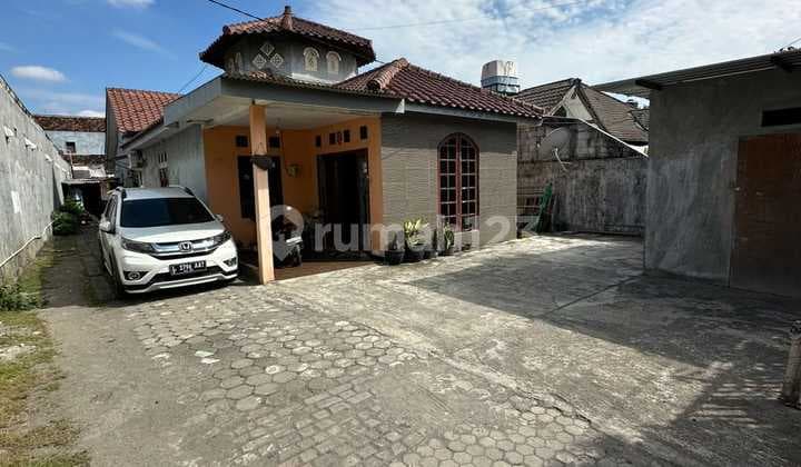 For Sale, Ready-to-Occupy and Well-Maintained House on Jambangan Sawah Street.