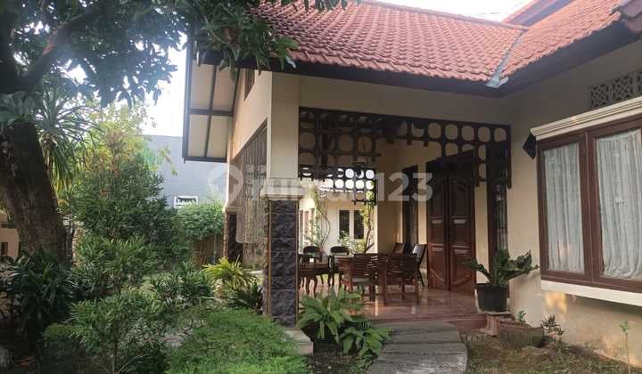 For Sale 690m2 Spacious House in Gayungsari near the Grand Mosque of Surabaya