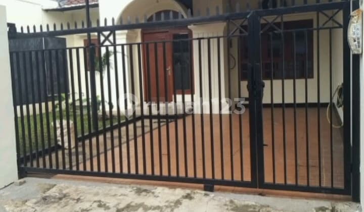 Rumah asri di ciganjur dekat taman kota