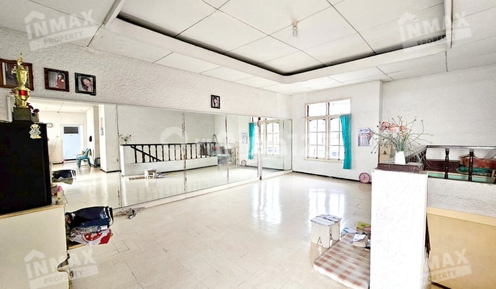 Rumah 5 Menit ke Berbagai Sekah di Tidar. Cocok untuk Kos