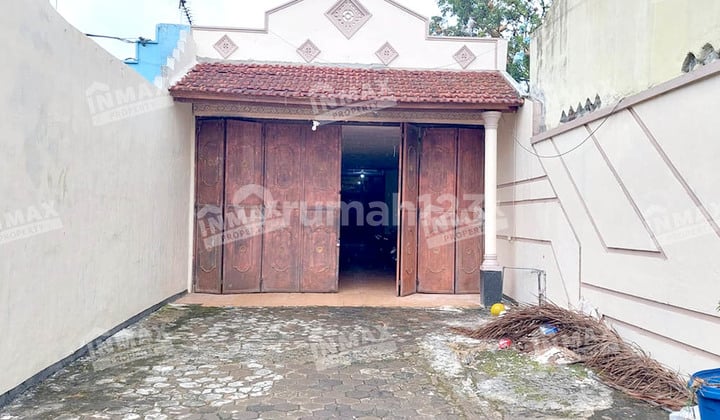 Bangunan luas cocok untuk usaha atau guest house