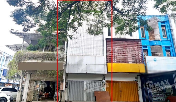 3-Story Shop House on Letjen S Parman, Strategic Location