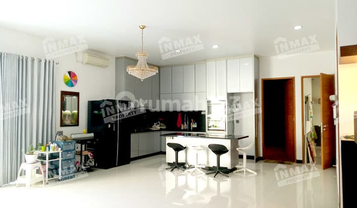 Rumah 6 Kamar Di Riverside Ada Kolam Renang Siap Huni