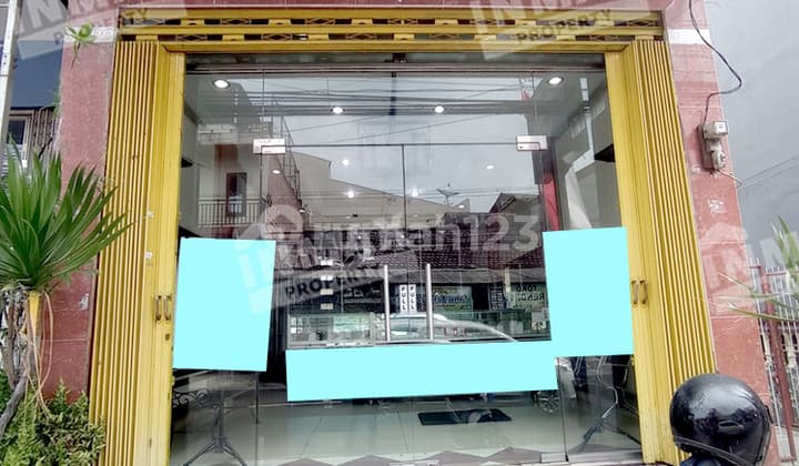 4-Storey Shop House in Dinoyo Area Suitable for Business