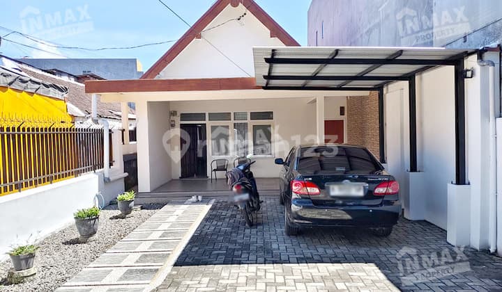 Rumah Luas Dekat Rumah Sakit & Sekolah di Tengah Kota