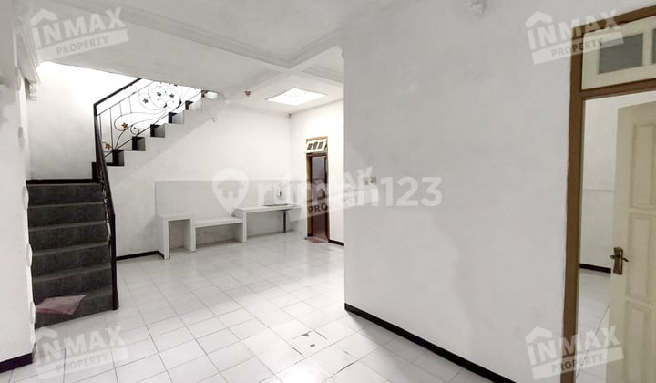 Rumah Dekat Masjid, Bangunan Terawat 4 Kamar Siap Huni