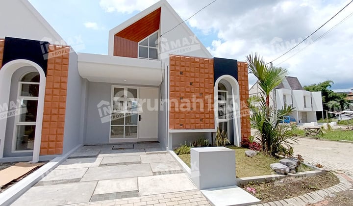 Rumah Minimalis Untuk Keluarga Baru, Dekat Pusat Perbelanjaan