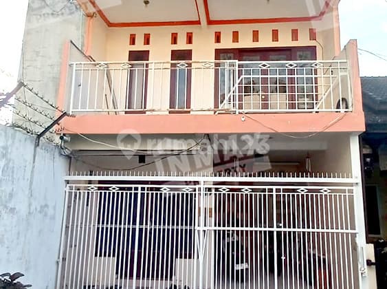 Rumah 3 Lantai Bangunan Terawat (cod_bob)