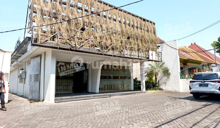 Bangunan Luas Cocok Untuk Kantor Di Gunung Gunung