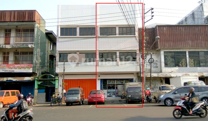 Ruko Strategis 3 Lantai Di Pasar Besar (kyata_ar)