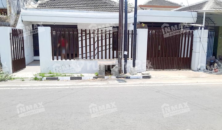 Rumah Tenang Hari Tua Dekat Rs Soepraoen Dekat Pasar Mergan