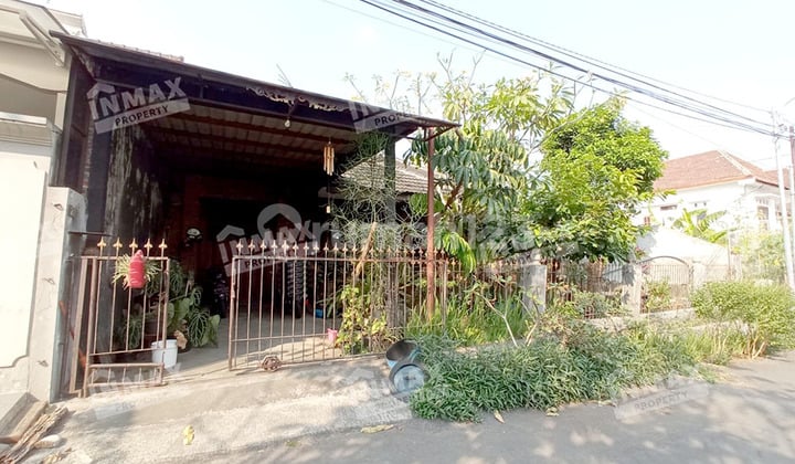 Wide Area Flower House Near Soekarno Hatta