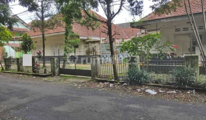 Rumah Klasik Terawat Daerah Andalas Siap Huni Cocok Untuk Pensiun