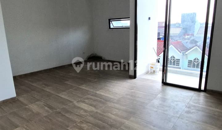 Dijual Brand New Rumah Citra 3 Baru Dibangun Ukuran 6X16 dengan 3 Lantai di Jakarta Barat