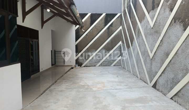 DISEWAKAN CEPAT RUMAH PURI INDAH SANGAT LUAS JAKARTA BARAT DAN LOKASI STRATEGIS