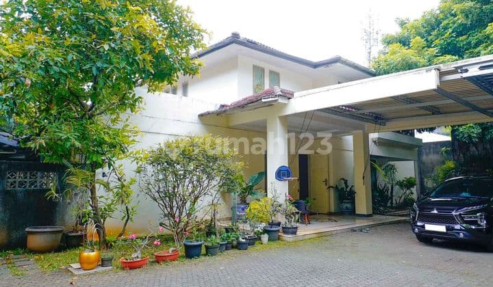 Luxury and Spacious House, Comfortable Environment in West Pejaten