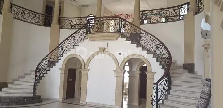Rumah Mewah Lokasi Strategis Mendekati NJOP di Patra Kuningan